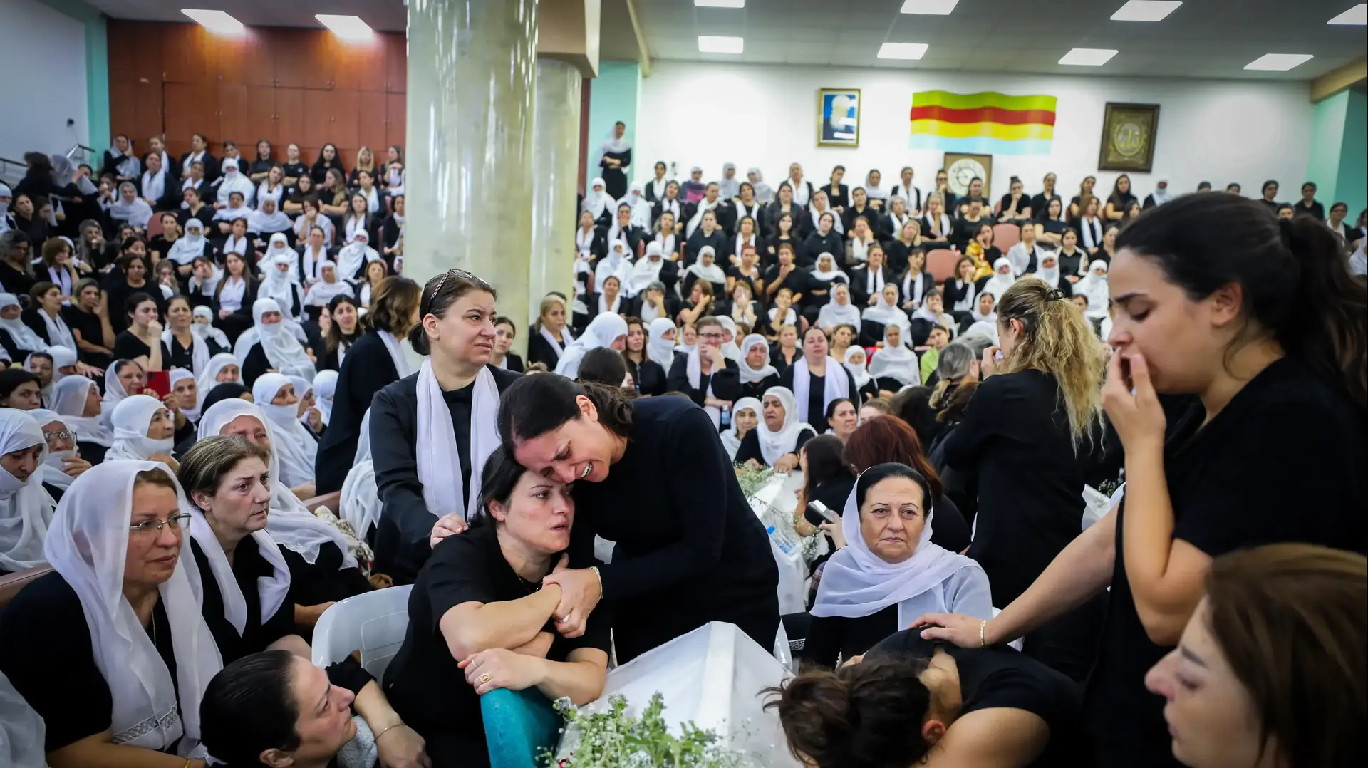 טקס אשכבה לילדים הדרוזים שנהרגו מפגיעת טיל במגרש כדורגל, מג'דל שמס, 28 ביולי 2024 טקס אשכבה לילדים הדרוזים שנהרגו מפגיעת טיל במגרש כדורגל, מג'דל שמס, 28 ביולי 2024