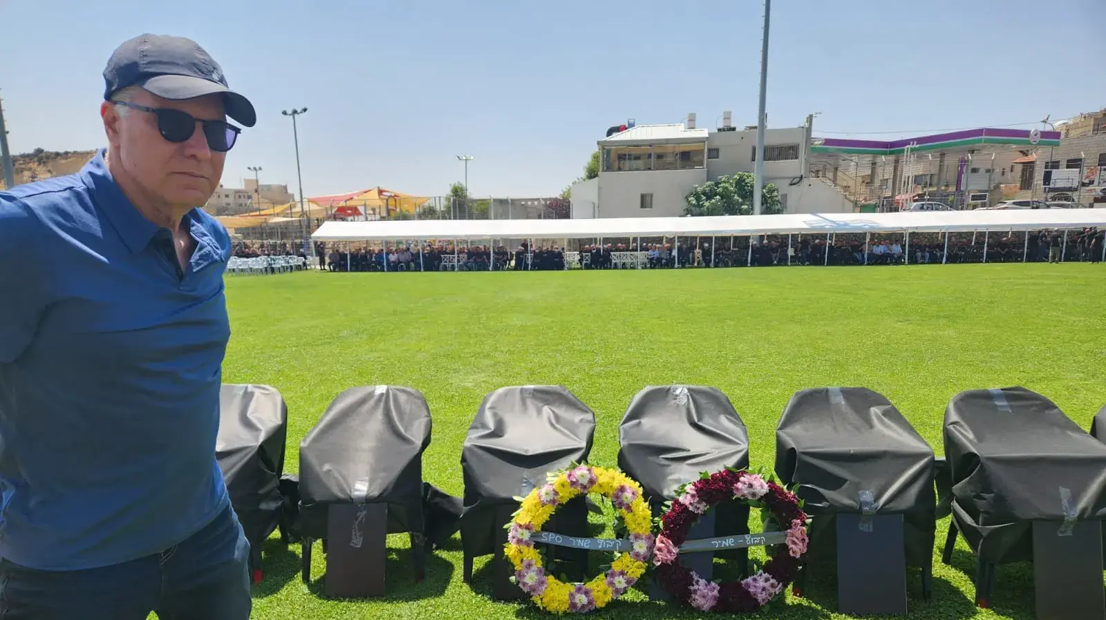 קבלת פנים למנחמים עם הלווית הילדים הדרוזים שנהרגו מפגיעת טיל במגרש כדורגל, מג'דל שמס, 28 ביולי 2024 קבלת פנים למנחמים עם הלווית הילדים הדרוזים שנהרגו מפגיעת טיל במגרש כדורגל, מג'דל שמס, 28 ביולי 2024
