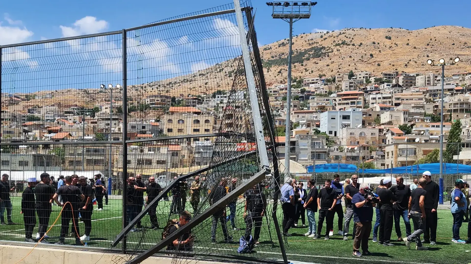 זירת פגיעת טיל במגרש כדורגל, מג'דל שמס, 28 ביולי 2024 זירת פגיעת טיל במגרש כדורגל, מג'דל שמס, 28 ביולי 2024