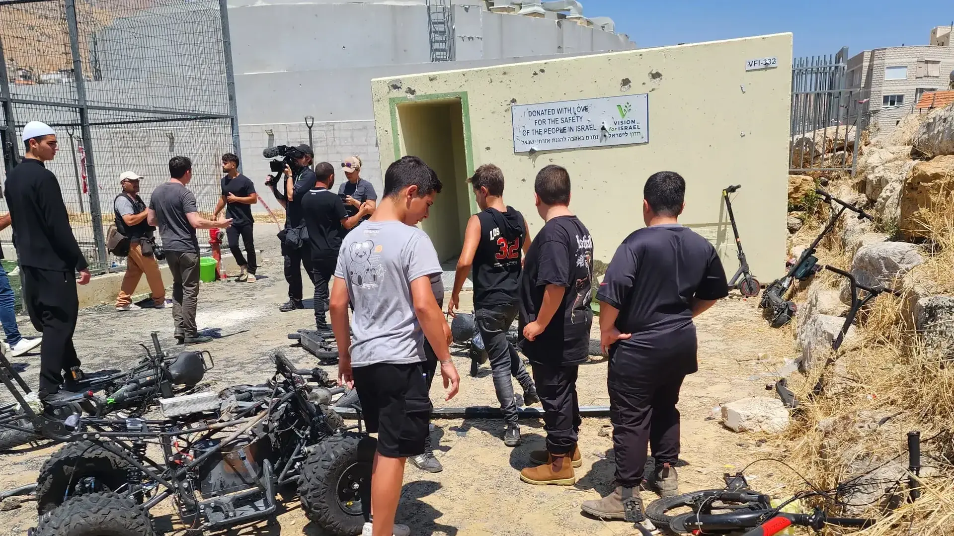 זירת פגיעת רקטה במגרש כדורגל, מג'דל שמס, 28 ביולי 2024 זירת פגיעת רקטה במגרש כדורגל, מג'דל שמס, 28 ביולי 2024