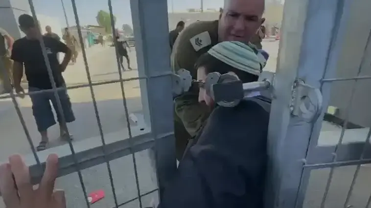 ח״כ סוכות נכנס לתוך הבסיס בשדה תימן, 29 ביולי 2024 ח״כ סוכות נכנס לתוך הבסיס בשדה תימן, 29 ביולי 2024