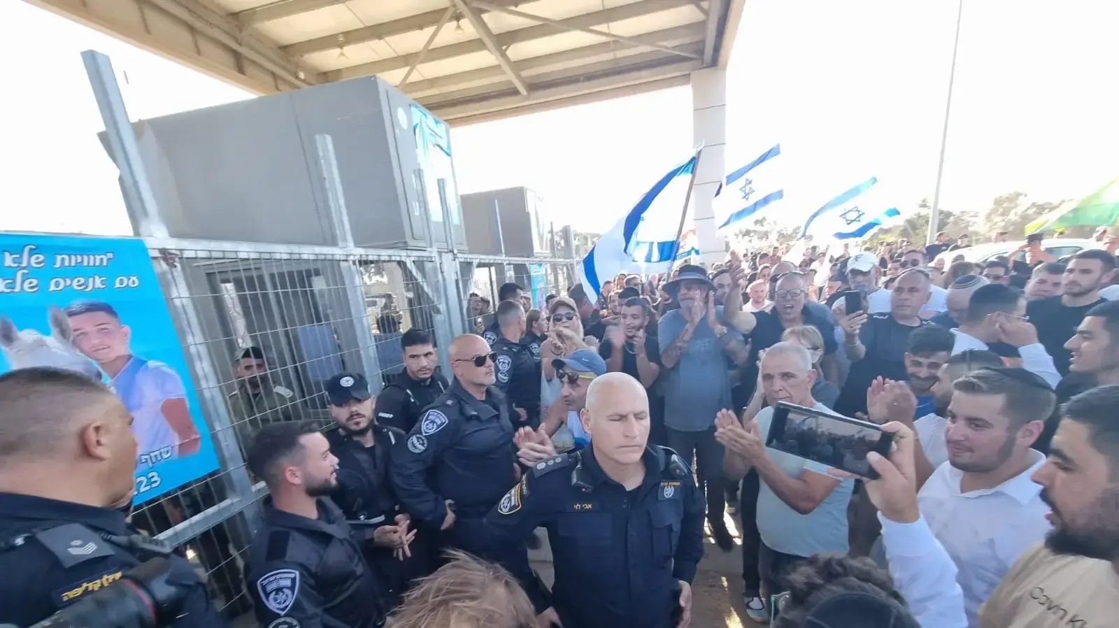 מהומה עקב מעצר חיילים שחשודים בהתעללות במחבל נוחבא, שדה תימן, 29 ביולי 2024 מהומה עקב מעצר חיילים שחשודים בהתעללות במחבל נוחבא, שדה תימן, 29 ביולי 2024