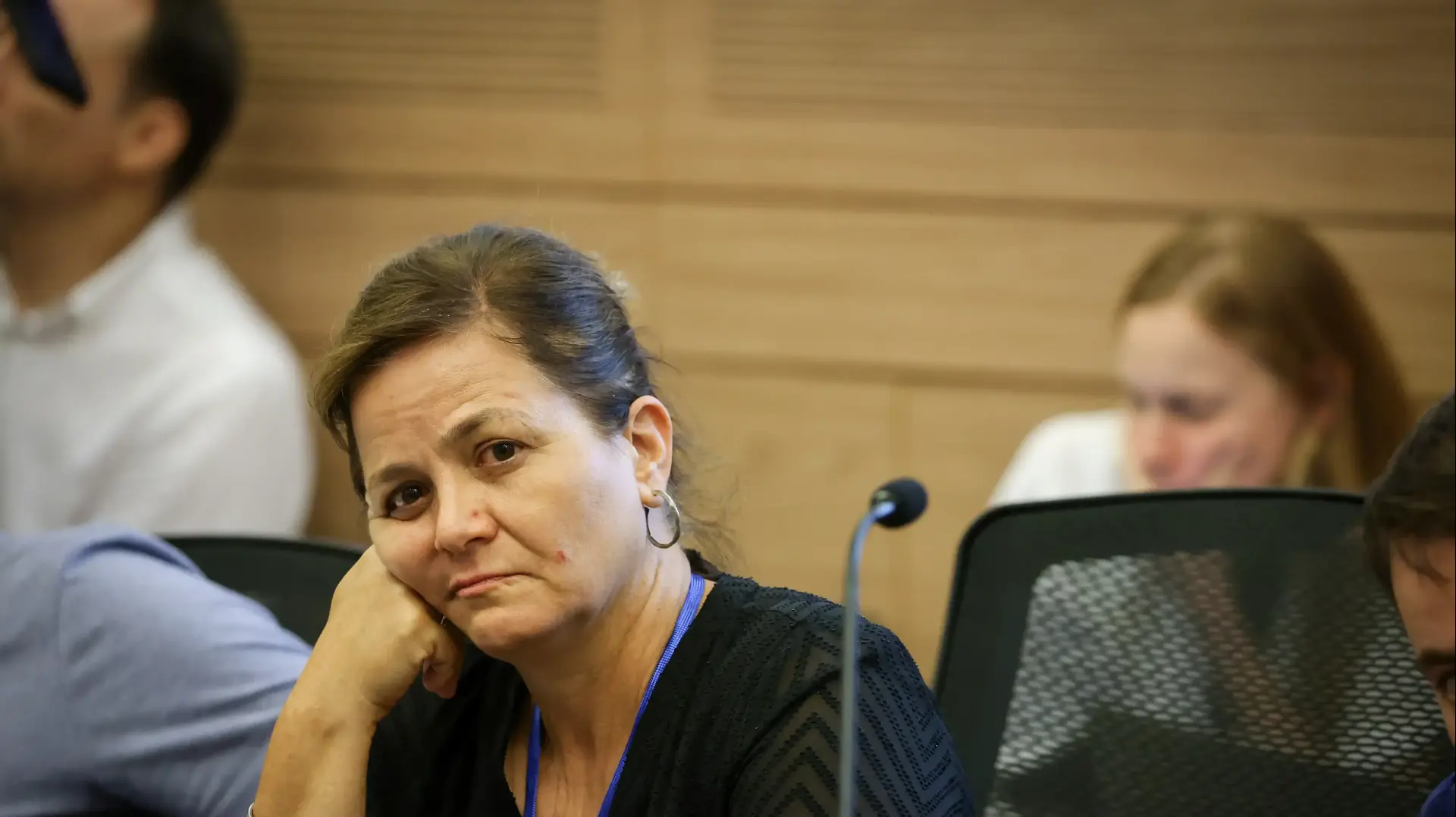 השחקנית שרה פון שוורצה בועדת החינוך והתרבות של הכנסת, בדיון על הרפורמה בתיקצוב הקולנוע שיזם השר מיקי זוהר, 31 ביולי 2024
