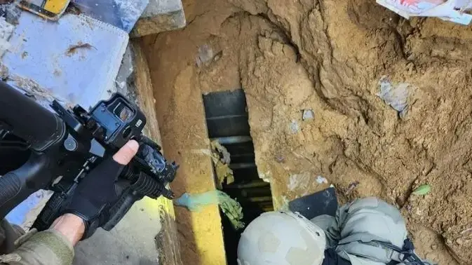 לוחמי שב"כ בפיר מנהרה בעזה לוחמי שב"כ בפיר מנהרה בעזה