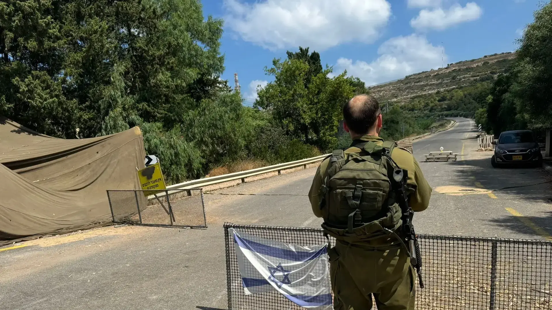 חייל צה"ל בעמדה באזור גבול לבנון חייל צה"ל בעמדה באזור גבול לבנון