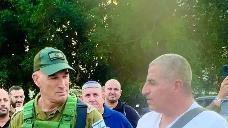 ראש עיריית נהריה רונן מרלי עם מפקד פיקוד צפון, אלוף אורי גורדין ראש עיריית נהריה רונן מרלי עם מפקד פיקוד צפון, אלוף אורי גורדין