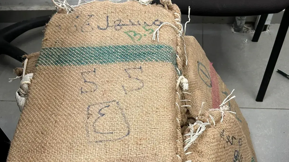 100 ק"ג סמים מסוכנים נתפסו בפעילות של סיכול הברחה דרך מצרים בשווי מוערך של כ- 2.5 מיליון ש"ח. 1 באוגוסט 2024
100 ק"ג סמים מסוכנים נתפסו בפעילות של סיכול הברחה דרך מצרים בשווי מוערך של כ- 2.5 מיליון ש"ח. 1 באוגוסט 2024