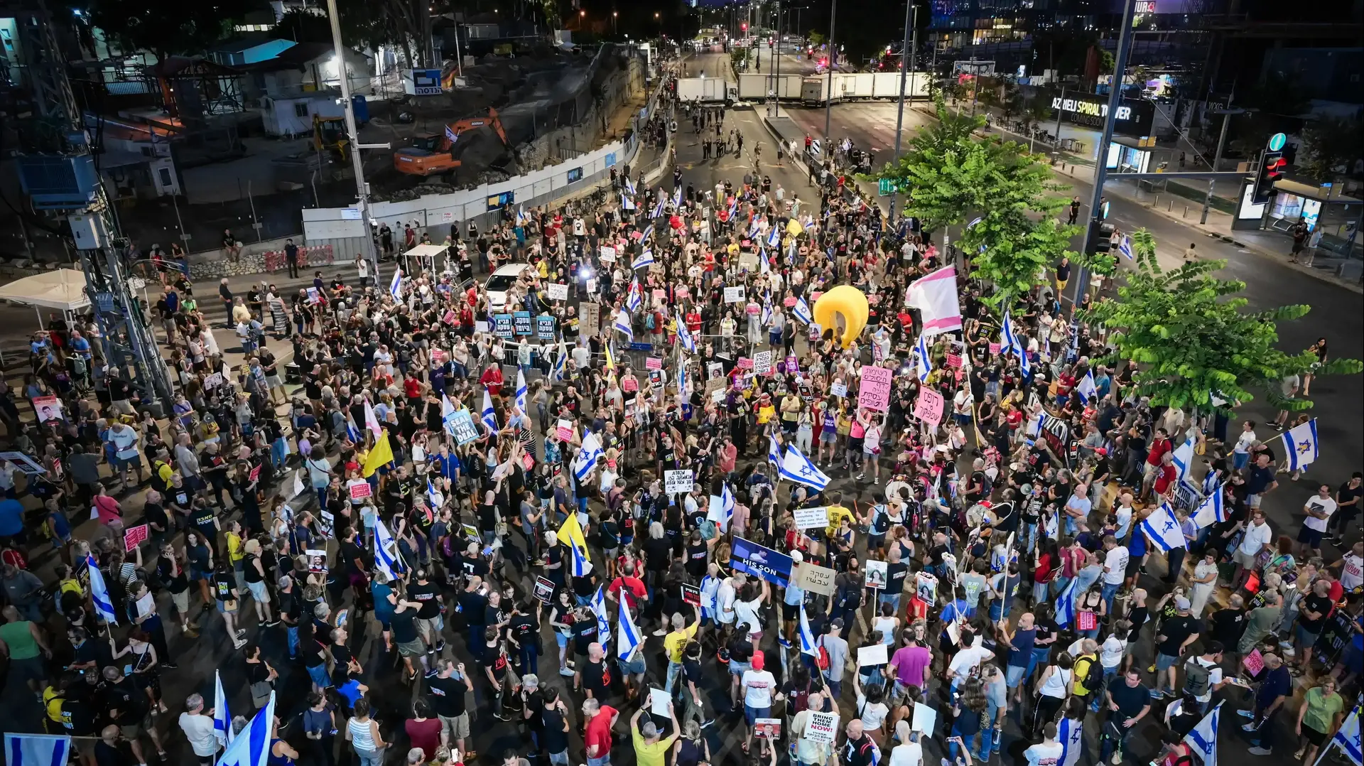 משפחות החטופים מפגינות,דרך בגין, תל אביב .3 באוגוסט 2024 משפחות החטופים מפגינות,דרך בגין, תל אביב .3 באוגוסט 2024