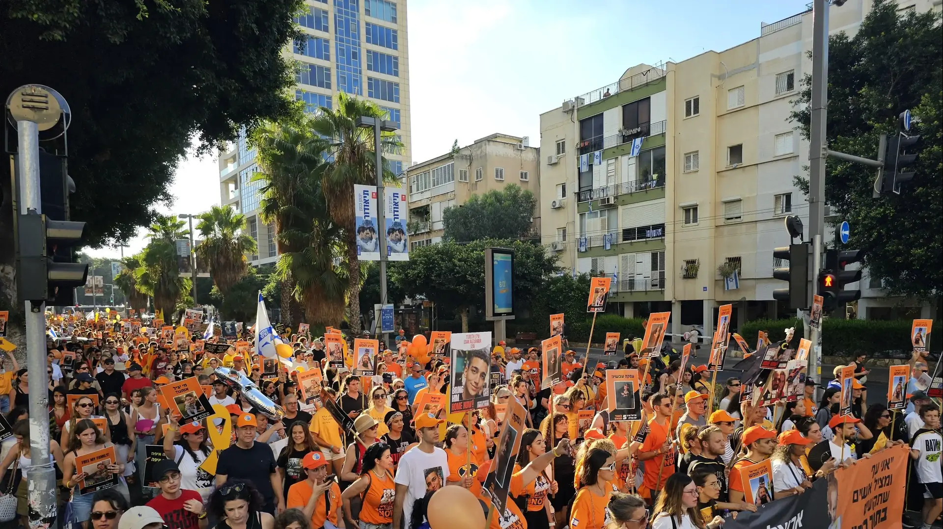 אירוע לציון יום הולדת 5 לאריאל ביבס, כיכר החטופים ת"א אירוע לציון יום הולדת 5 לאריאל ביבס, כיכר החטופים ת"א