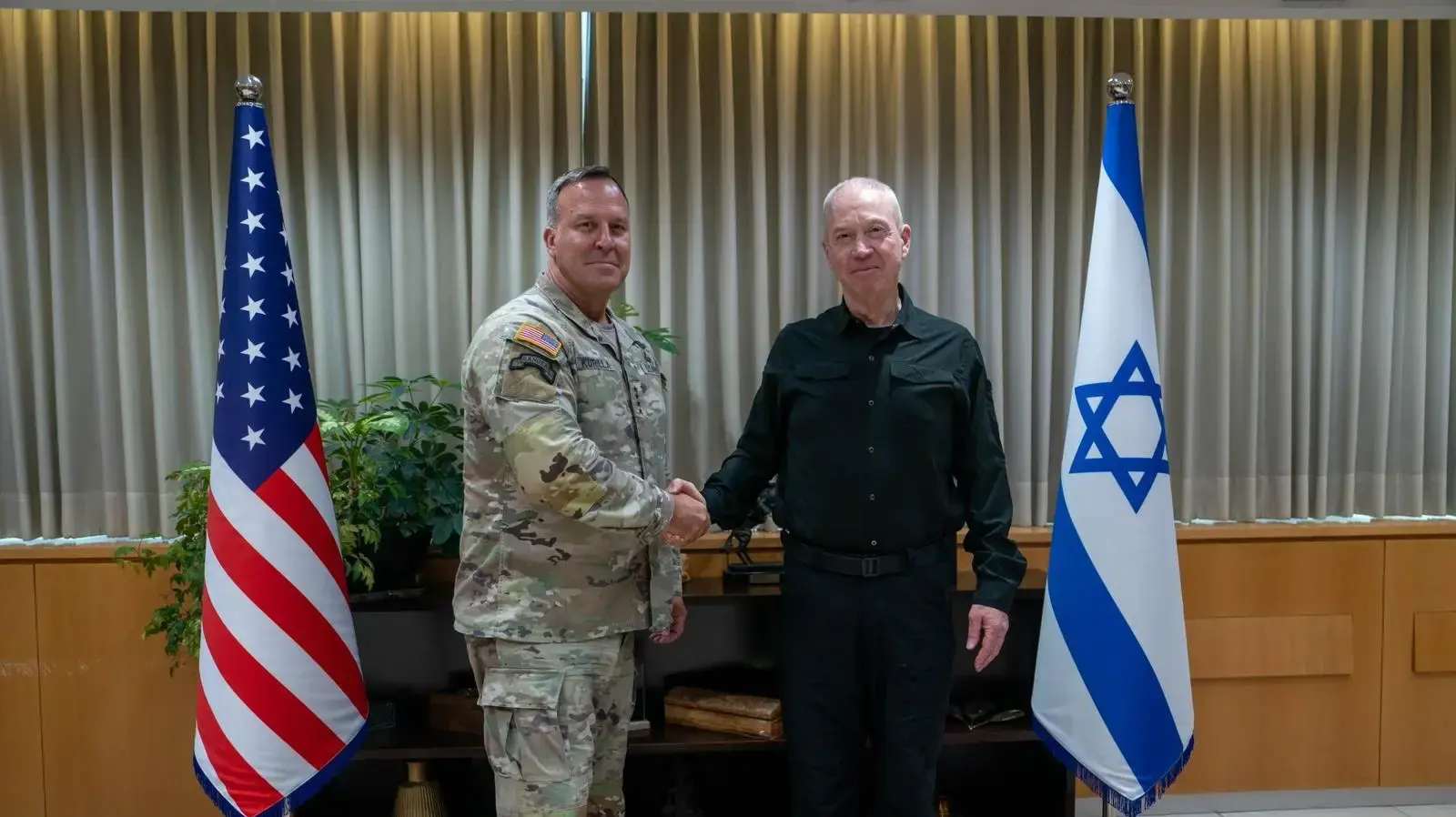 שר הביטחון גלנט וגנרל קורילה שר הביטחון גלנט וגנרל קורילה