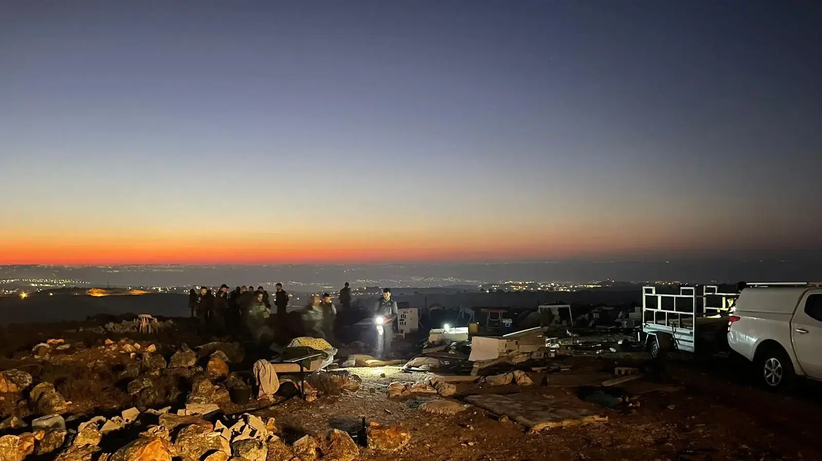 קציני המנהל האזרחי בליווי כוחות גדולים של מג"ב ויחידות נוספות ביצעו פעילות אכיפה נגד 4 מבנים בלתי חוקיים שהוקמו במאחז גבעת עוז ציון.6 באוגוסט 2024 קציני המנהל האזרחי בליווי כוחות גדולים של מג"ב ויחידות נוספות ביצעו פעילות אכיפה נגד 4 מבנים בלתי חוקיים שהוקמו במאחז גבעת עוז ציון.6 באוגוסט 2024