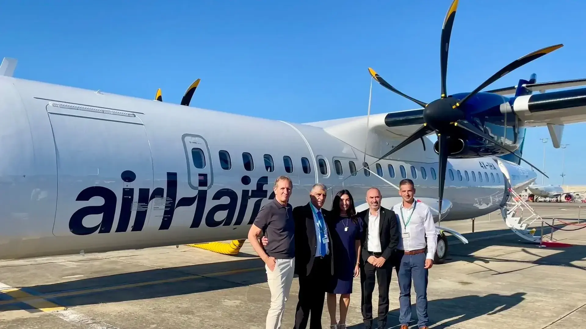 מירי רגב עם מטוס ה-ATR הראשון של איר חיפה מירי רגב עם מטוס ה-ATR הראשון של איר חיפה