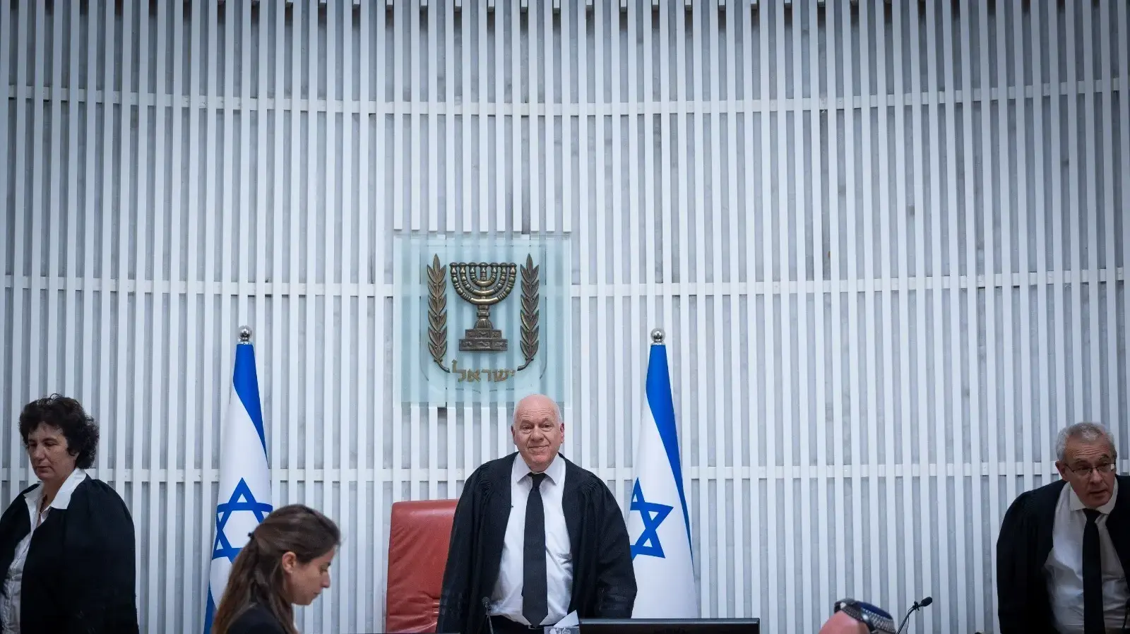 הרכב השופטים שדן בעתירה על שדה תימן בראשות ממלא מקום נשיא העליון, השופט עוזי פוגלמן הרכב השופטים שדן בעתירה על שדה תימן בראשות ממלא מקום נשיא העליון, השופט עוזי פוגלמן