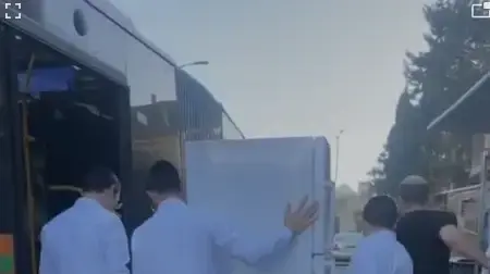 הנוסעים הופתעו: כמה חרדים ניסו להעלות לאוטבוס מקרר