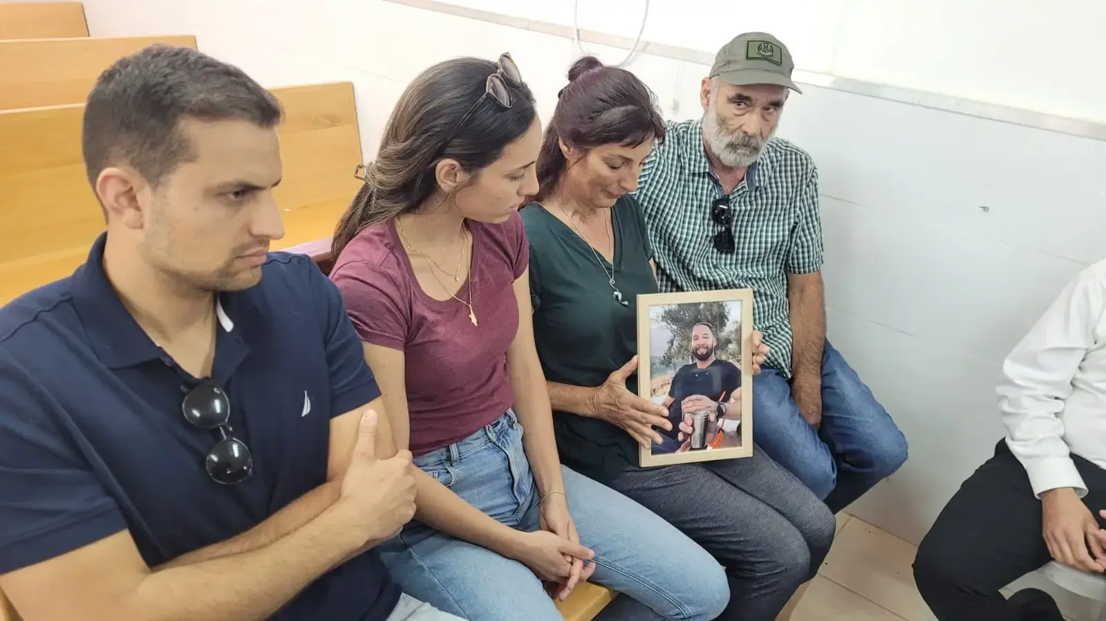 דיון הארכת מעצר נוסף בעניינו של בחשוד ברצח סוהר שב"ס יוחאי אבני ז"ל בביתו בגבעון החדשה,בבית משפט הצבאי עופר. דיון הארכת מעצר נוסף בעניינו של בחשוד ברצח סוהר שב"ס יוחאי אבני ז"ל בביתו בגבעון החדשה,בבית משפט הצבאי עופר.