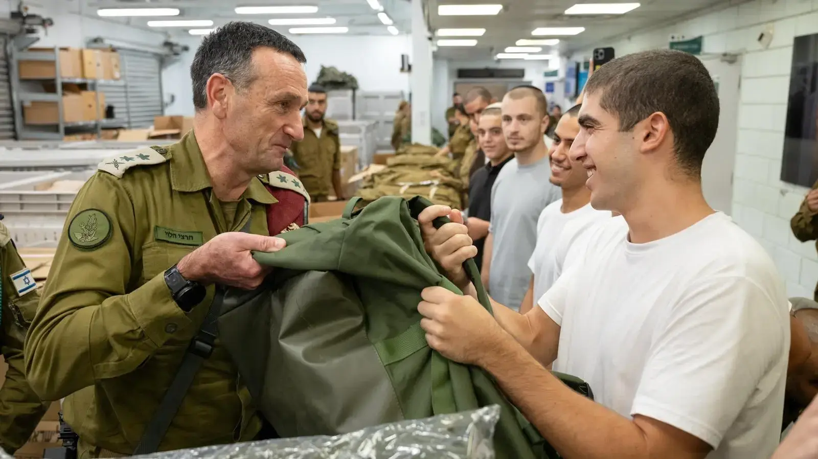 הרמטכ"ל למתגייסי הצנחנים: אנחנו לא מוכנים שתהיה הנוכחות והיכולת של חמאס ברצועת עזה.15 באוסט 2024 הרמטכ"ל למתגייסי הצנחנים: אנחנו לא מוכנים שתהיה הנוכחות והיכולת של חמאס ברצועת עזה.15 באוסט 2024