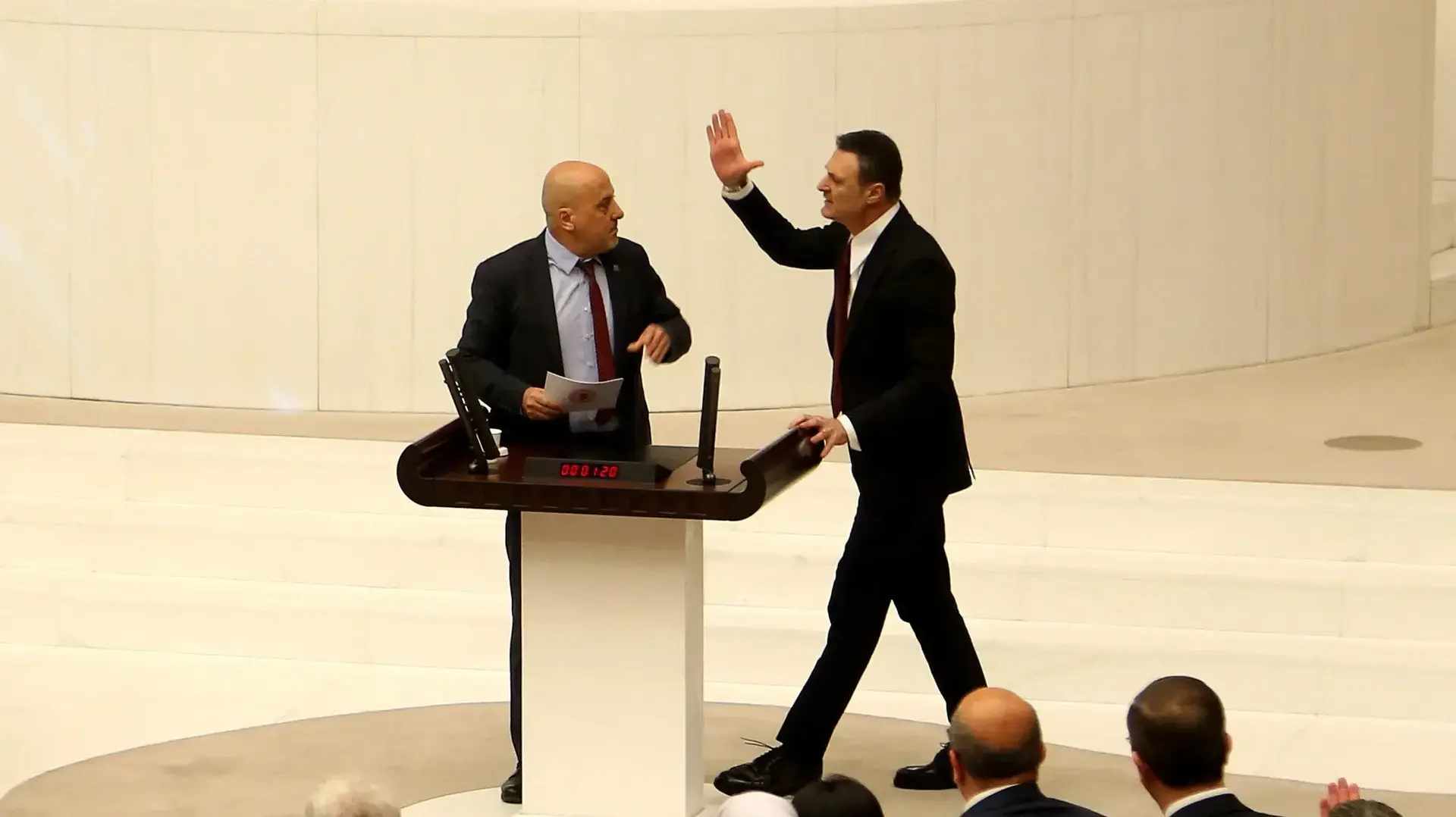 עימות בין חברי פרלמנט בטורקיה, 16 באוגוסט 2024 עימות בין חברי פרלמנט בטורקיה, 16 באוגוסט 2024