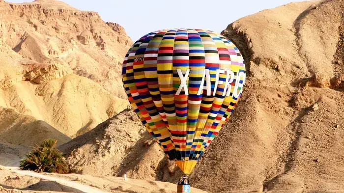 כדורים פורחים בפארק תמנע