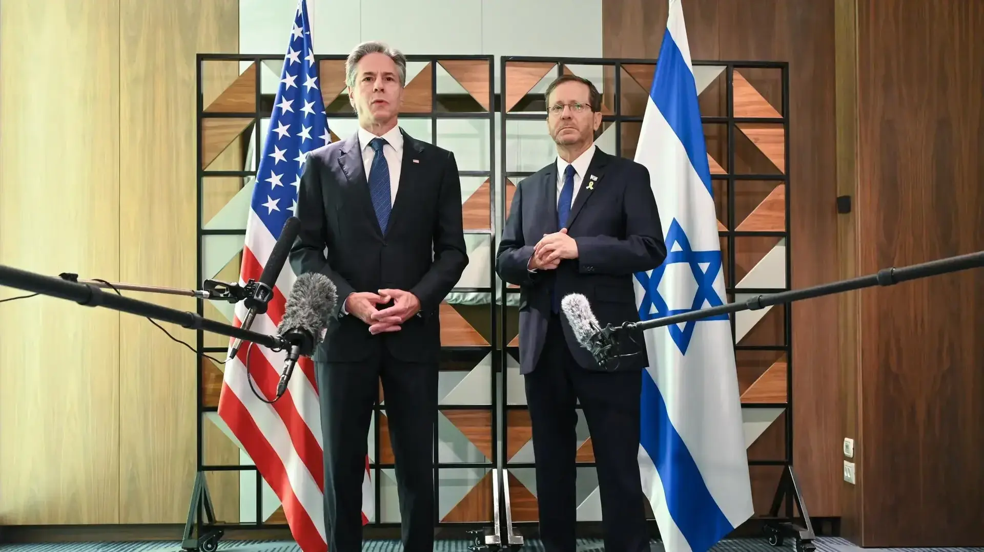 נשיא מדינת ישראל יצחק הרצוג, מזכיר המדינה האמריקני אנטוני בלינקן.19 באוגוסט 2024 נשיא מדינת ישראל יצחק הרצוג, מזכיר המדינה האמריקני אנטוני בלינקן.19 באוגוסט 2024