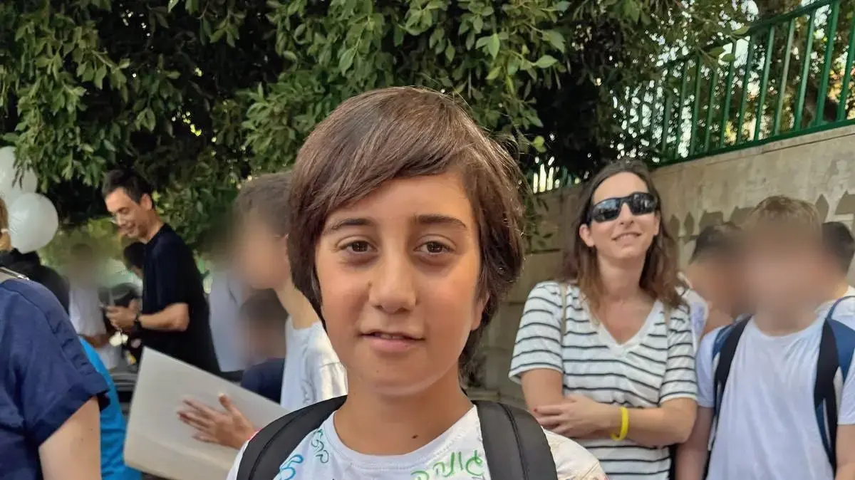 יהונתן פרידלנדר מבארי, ביומו האחרון בבית הספר היסודי ,בכיתה ו בישוב תל מונד . 19 באוגוסט 2024 יהונתן פרידלנדר מבארי, ביומו האחרון בבית הספר היסודי ,בכיתה ו בישוב תל מונד . 19 באוגוסט 2024