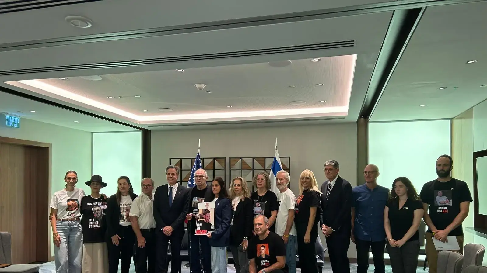 מטה משפחות החטופים בפגישה עם שר החוץ האמריקאי אנתוני בלינקן מטה משפחות החטופים בפגישה עם שר החוץ האמריקאי אנתוני בלינקן