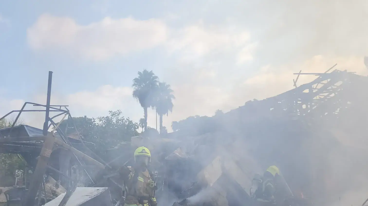 צוותי כיבוי מתחנת גליל-גולן כיבו שריפות זירות של פגיעות ישירות במבנים במרחב קצרין, 21 באוגוסט 2024 צוותי כיבוי מתחנת גליל-גולן כיבו שריפות זירות של פגיעות ישירות במבנים במרחב קצרין, 21 באוגוסט 2024