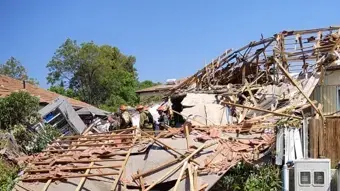 נזקים שנגרמו לבתים שנפגעו מרסיסים, קצרין, 21 באוגוסט נזקים שנגרמו לבתים שנפגעו מרסיסים, קצרין, 21 באוגוסט