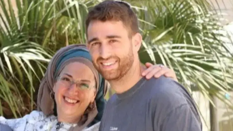 דיצה אור ובנה אבינתן החטוף בעזה דיצה אור ובנה אבינתן החטוף בעזה
