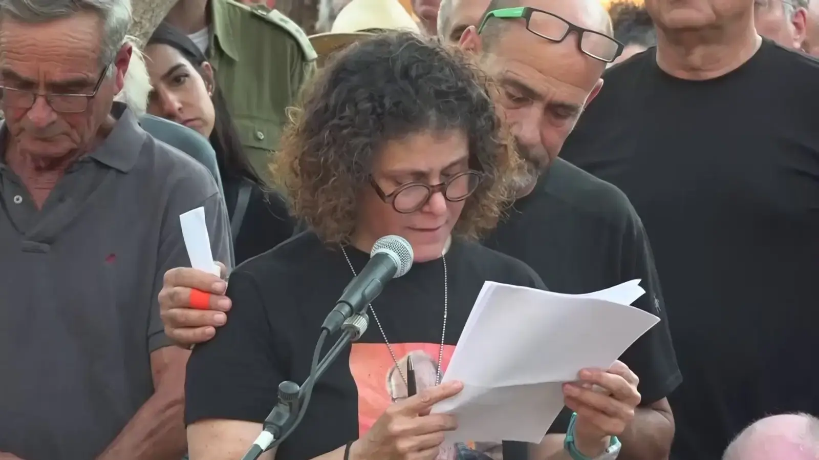 קרן מונדר, בלוויה של אביה אברהם מונדר ז"ל , ניר עוז.21 באוגוסט 2024 קרן מונדר, בלוויה של אביה אברהם מונדר ז"ל , ניר עוז.21 באוגוסט 2024