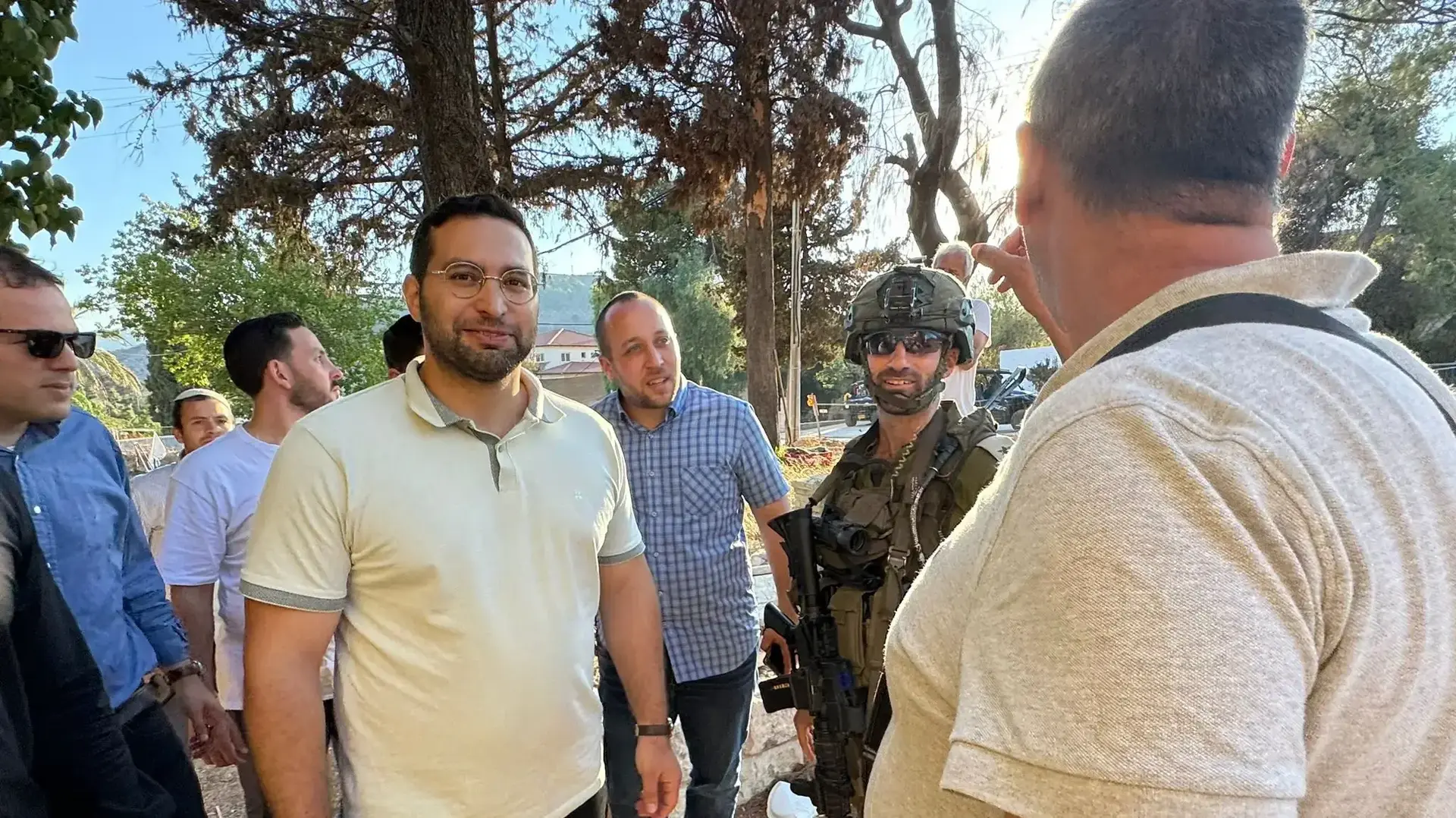שר הנגב, הגליל והחוסן הלאומי, יצחק וסרלאוף  בפגישה עם ראש המועצה מטולה דוד אזולאי.21 באוגוסט 2024