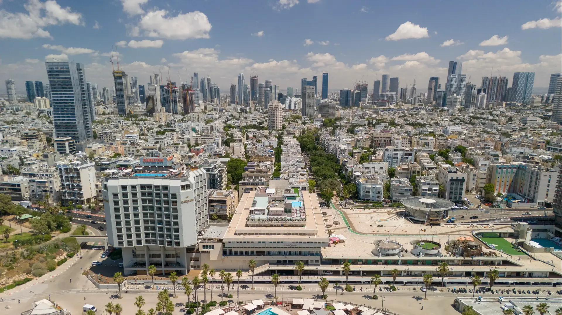 תל אביב ממערב, מכיוון בריכת גורדון

7 במאי 2024
