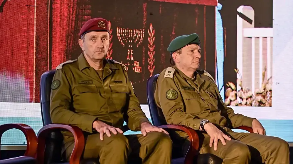 ראש אמ"ן היוצא אלוף אהרון חליוה והרמטכ"ל הרצי הלוי בטקס החלפת ראש אמ"ן, שבו נכנס לתפקידו אלוף שלומי בינדר ראש אמ"ן היוצא אלוף אהרון חליוה והרמטכ"ל הרצי הלוי בטקס החלפת ראש אמ"ן, שבו נכנס לתפקידו אלוף שלומי בינדר