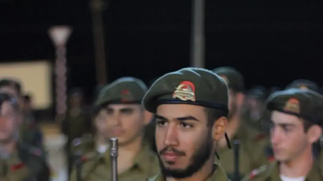 סמל אורי אשכנזי נחמיה, מאשקלון, לוחם בגדוד 46, עוצבת 'עקבות הברזל' (401), נפל בקרב בדרום רצועת עזה. בן 19 בנופלו.
סמל אורי אשכנזי נחמיה, מאשקלון, לוחם בגדוד 46, עוצבת 'עקבות הברזל' (401), נפל בקרב בדרום רצועת עזה. בן 19 בנופלו.