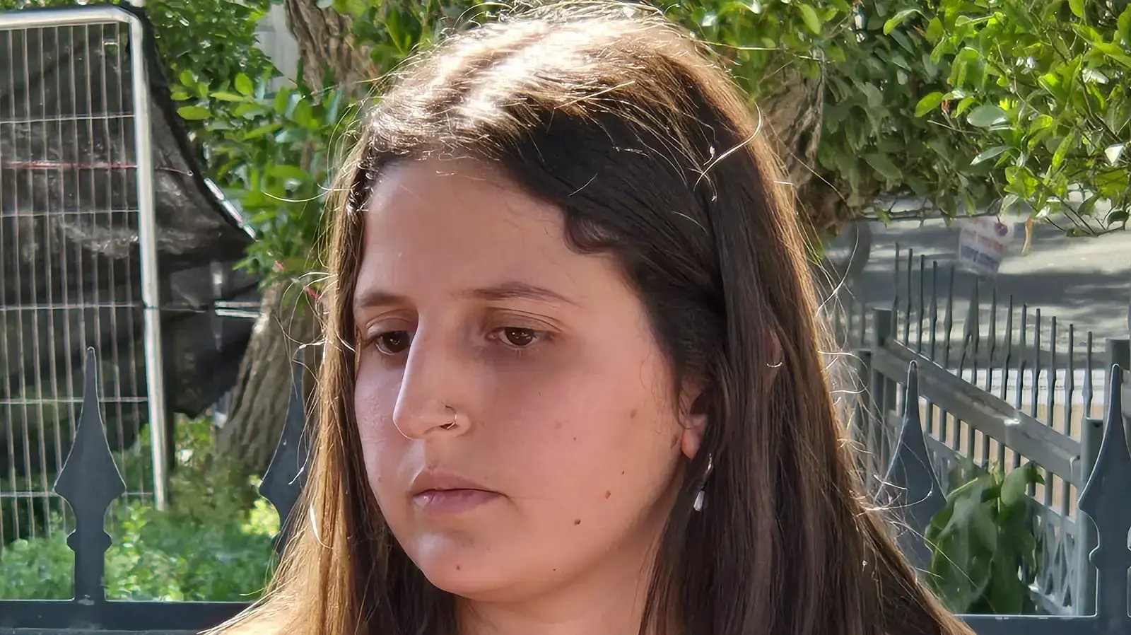 אלה בן עמי, שאביה חטוף ברצועת עזה, בהצהרה לתקשורת מחוץ למשרד ראש הממשלה
23 באוגוסט 2024 אלה בן עמי, שאביה חטוף ברצועת עזה, בהצהרה לתקשורת מחוץ למשרד ראש הממשלה
23 באוגוסט 2024