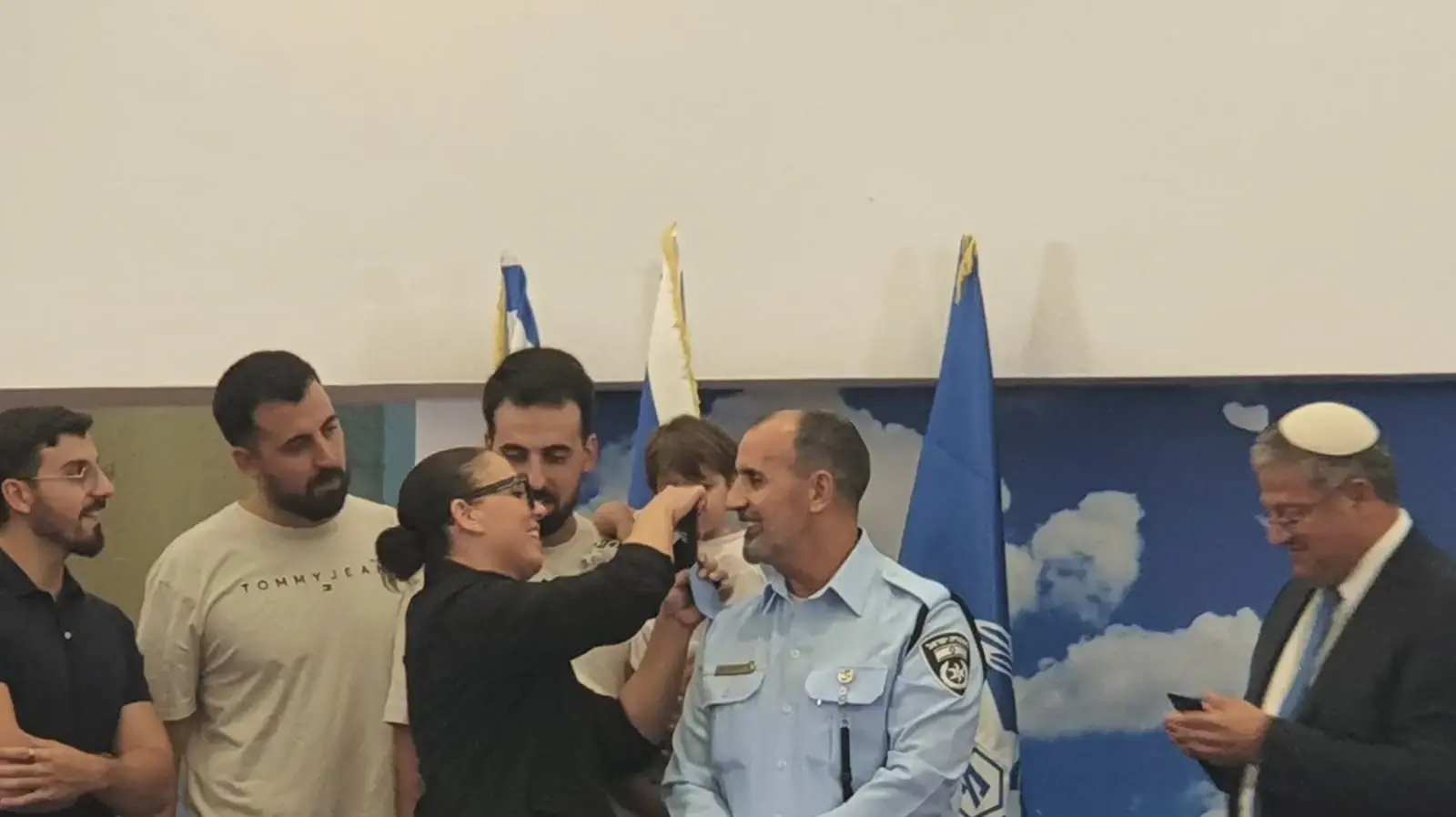 השר לבטחון לאומי, ח"כ איתמר בן גביר, מעניק דרגת רב ניצב לדניאל לוי, המפכ"ל ה- 20 של משטרת ישראל. השר לבטחון לאומי, ח"כ איתמר בן גביר, מעניק דרגת רב ניצב לדניאל לוי, המפכ"ל ה- 20 של משטרת ישראל.