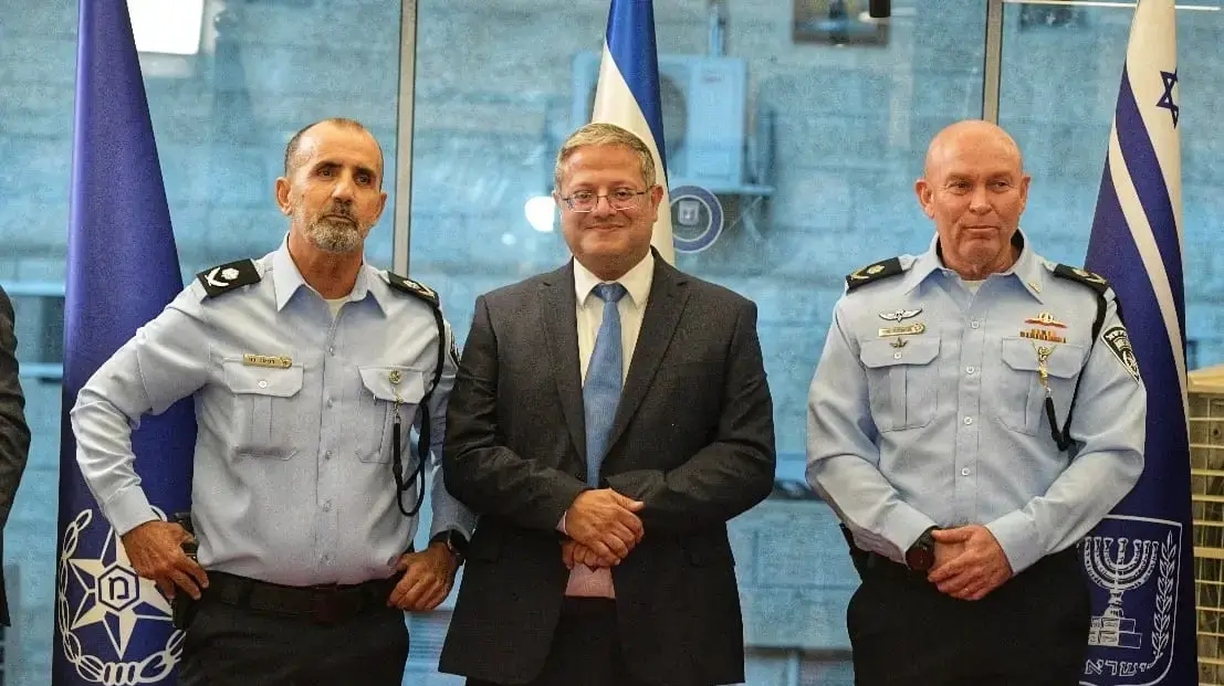 השר לבטחון לאומי, ח"כ איתמר בן גביר, מעניק דרגת רב ניצב לדניאל לוי, המפכ"ל ה- 20 של משטרת ישראל. השר לבטחון לאומי, ח"כ איתמר בן גביר, מעניק דרגת רב ניצב לדניאל לוי, המפכ"ל ה- 20 של משטרת ישראל.