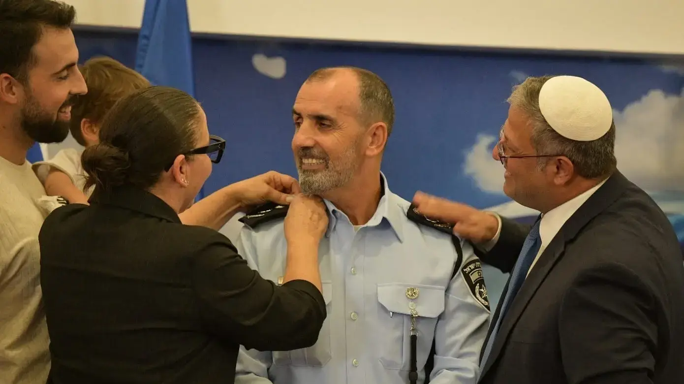 השר לבטחון לאומי, ח"כ איתמר בן גביר, מעניק דרגת רב ניצב לדניאל לוי, המפכ"ל ה- 20 של משטרת ישראל. השר לבטחון לאומי, ח"כ איתמר בן גביר, מעניק דרגת רב ניצב לדניאל לוי, המפכ"ל ה- 20 של משטרת ישראל.