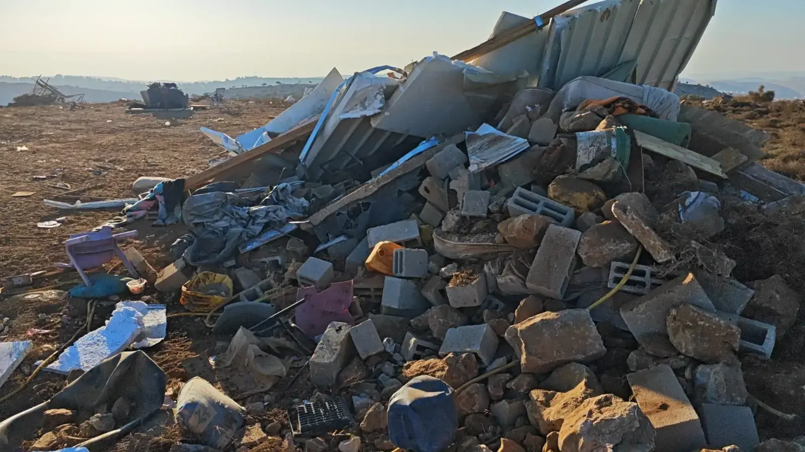 כוחות מג"ב ומינהל אזרחי הרסו מספר מבנים ב-2 מאחזים באזור בנימין (עוז ציון וצור הראל) ואת צירי הגישה אליהם, 26 באוגוסט 2024 כוחות מג"ב ומינהל אזרחי הרסו מספר מבנים ב-2 מאחזים באזור בנימין (עוז ציון וצור הראל) ואת צירי הגישה אליהם, 26 באוגוסט 2024