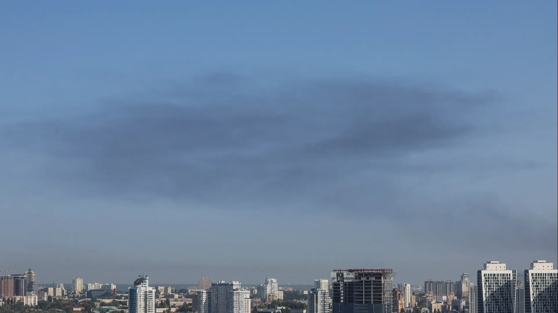 עשן מיתמר בשמי קייב במהלך התקפה של רוסיה על אוקראינה, 25 באוגוסט 2024 עשן מיתמר בשמי קייב במהלך התקפה של רוסיה על אוקראינה, 25 באוגוסט 2024