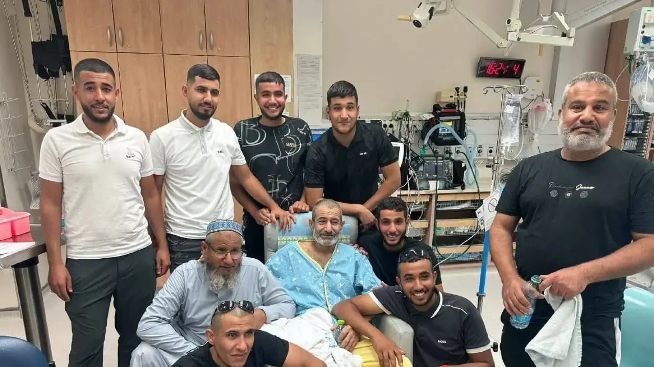 בני משפחתו של החטוף פראחן קאדי בסורוקה לאחר חילוצו 27 באוגוסט 2024 בני משפחתו של החטוף פראחן קאדי בסורוקה לאחר חילוצו 27 באוגוסט 2024