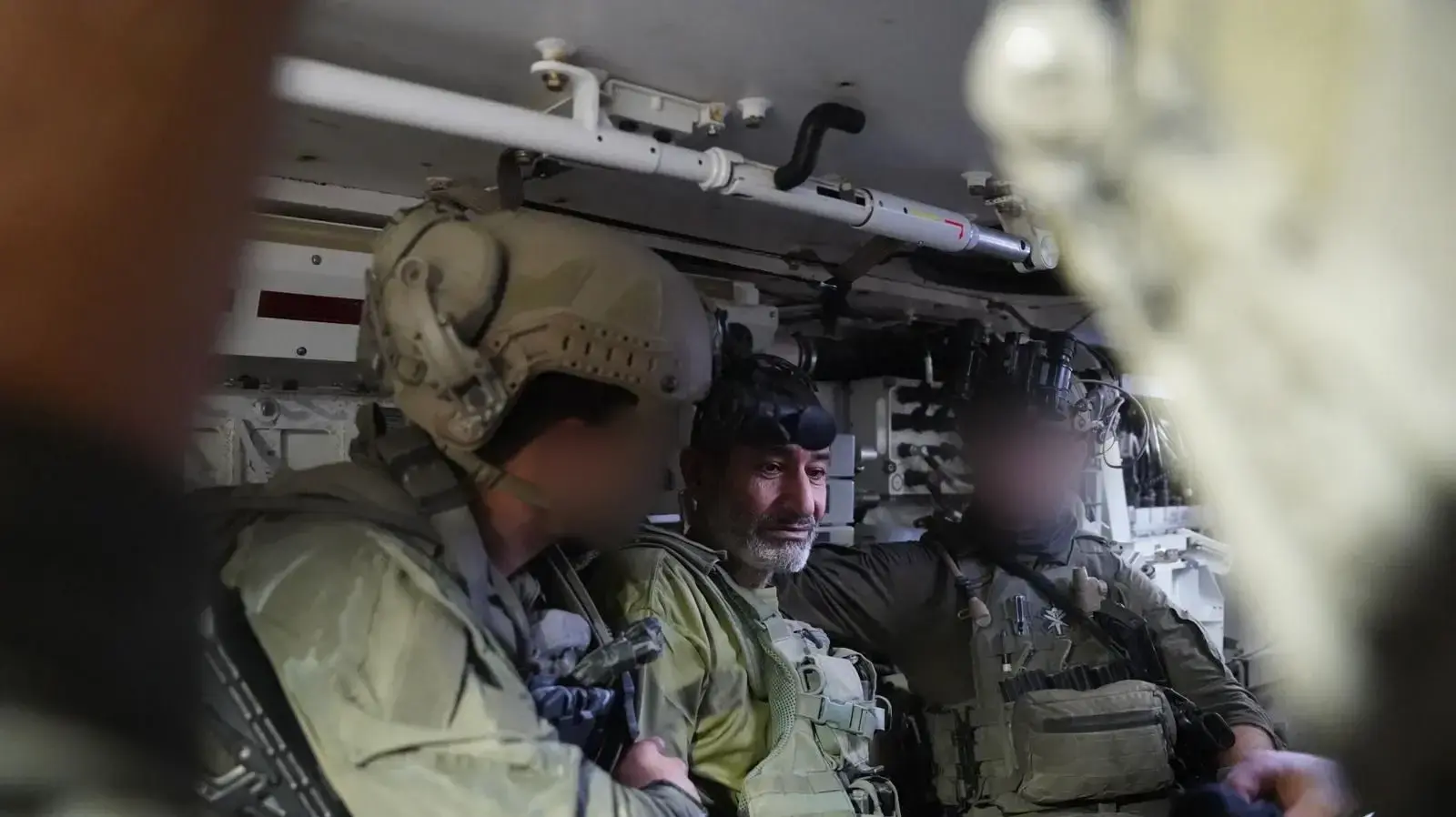 ממצלמות הגוף של הלוחמים ומבטן המסוק; תיעודים נוספים מרגעי החילוץ של החטוף פרחאן קאדי 27 באוגוסט 2024 ממצלמות הגוף של הלוחמים ומבטן המסוק; תיעודים נוספים מרגעי החילוץ של החטוף פרחאן קאדי 27 באוגוסט 2024