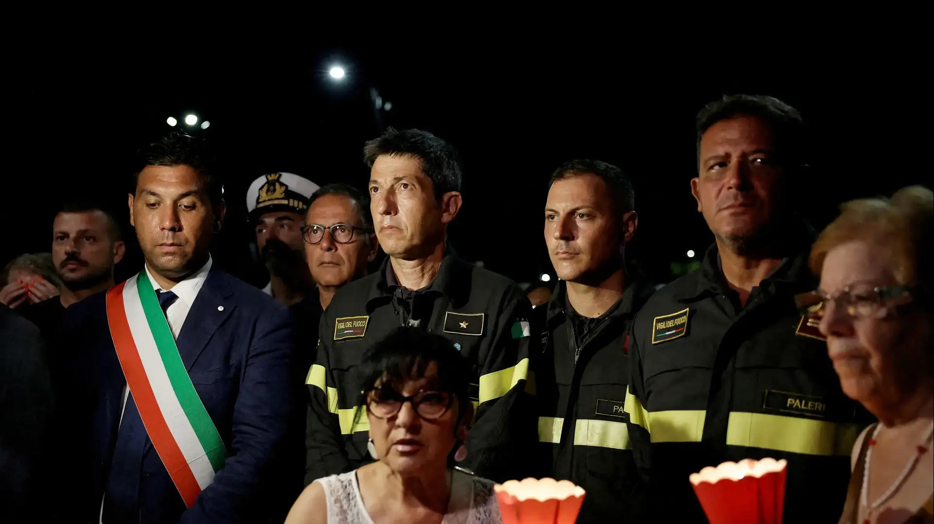 משתתפים באירוע זיכרון לקורבנות היאכטה שטבעה לחופי העיר פורטיצ'לו, סיציליה, איטליה, 25 באוגוסט 2024 משתתפים באירוע זיכרון לקורבנות היאכטה שטבעה לחופי העיר פורטיצ'לו, סיציליה, איטליה, 25 באוגוסט 2024