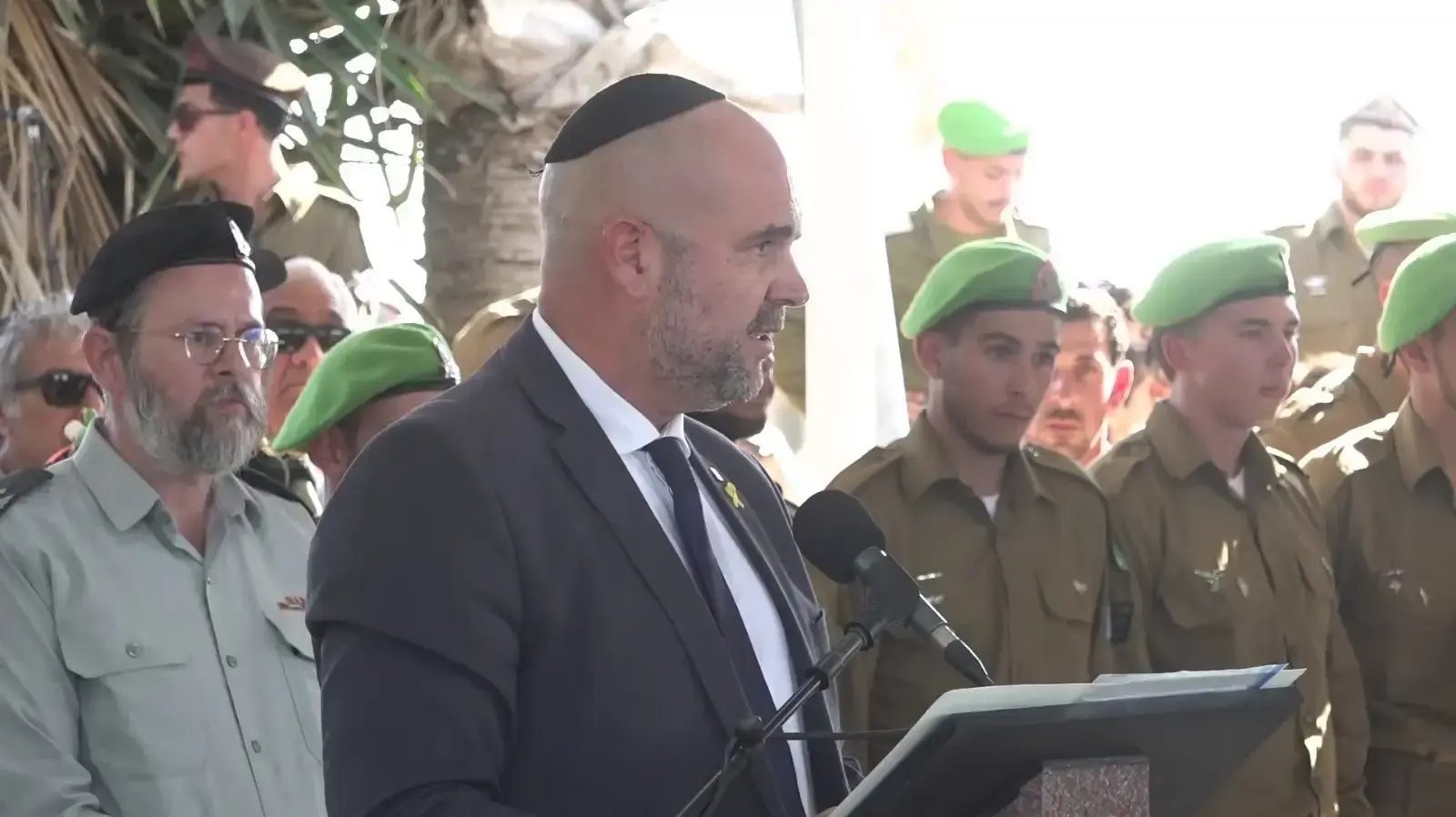 אמיר אוחנה בהלוויתו של עמית פרידמן, יהוד, 28 באוגוסט 2024 אמיר אוחנה בהלוויתו של עמית פרידמן, יהוד, 28 באוגוסט 2024