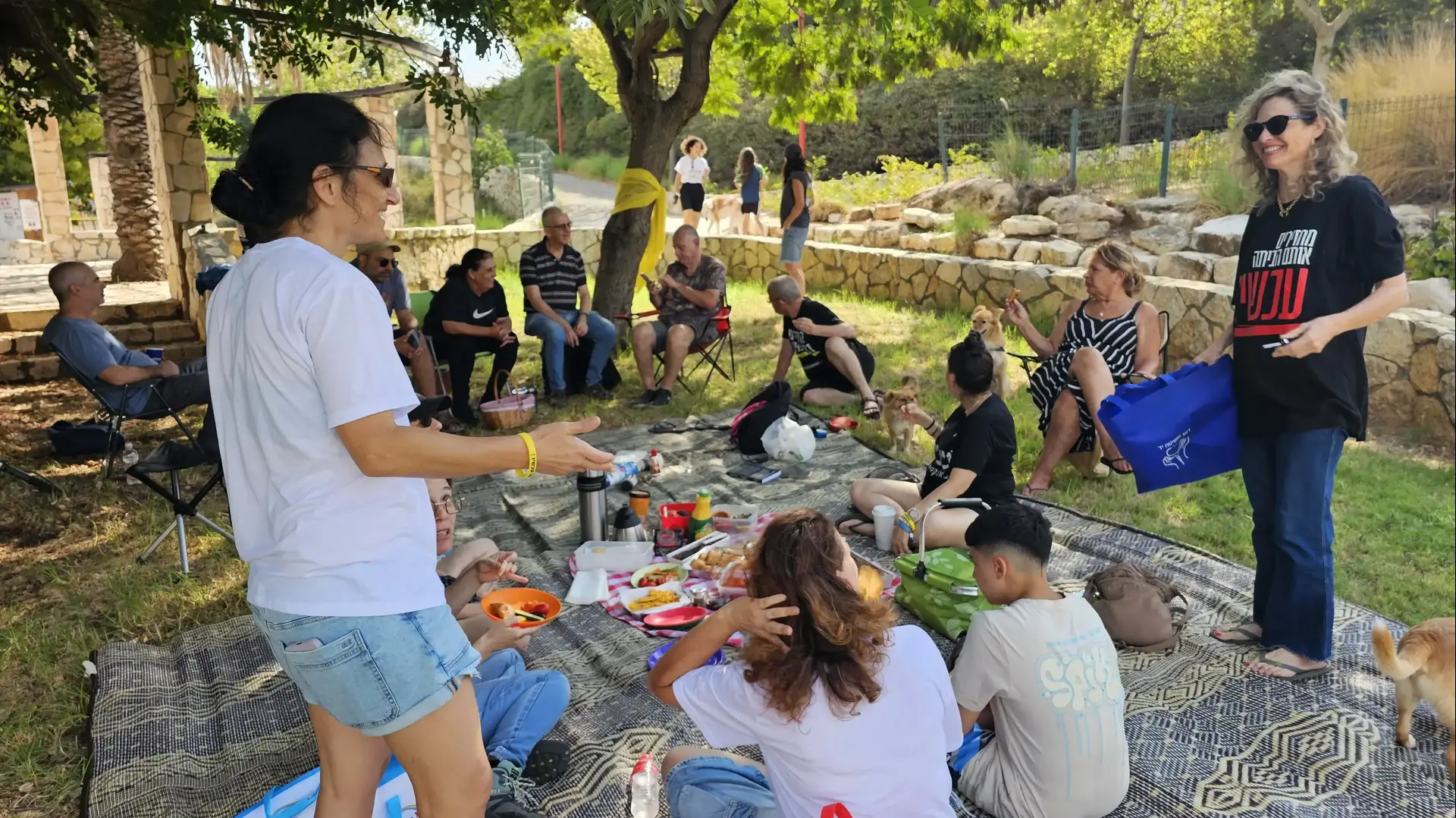 מוחים מחוץ לביתה של השרה מירי רגב, 31 באוגוסט 2024 מוחים מחוץ לביתה של השרה מירי רגב, 31 באוגוסט 2024