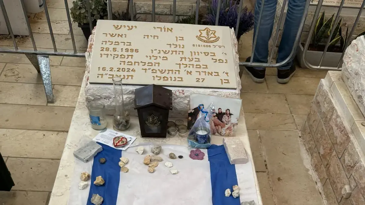 קברו של אורי יעיש בן ה-27 שנהרג בפיגוע הירי בצומת ראם קברו של אורי יעיש בן ה-27 שנהרג בפיגוע הירי בצומת ראם