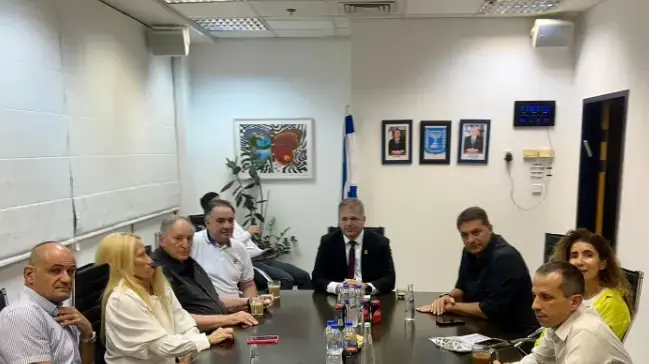 פגישת המו״מ במשרד החינוך בתל אביב פגישת המו״מ במשרד החינוך בתל אביב