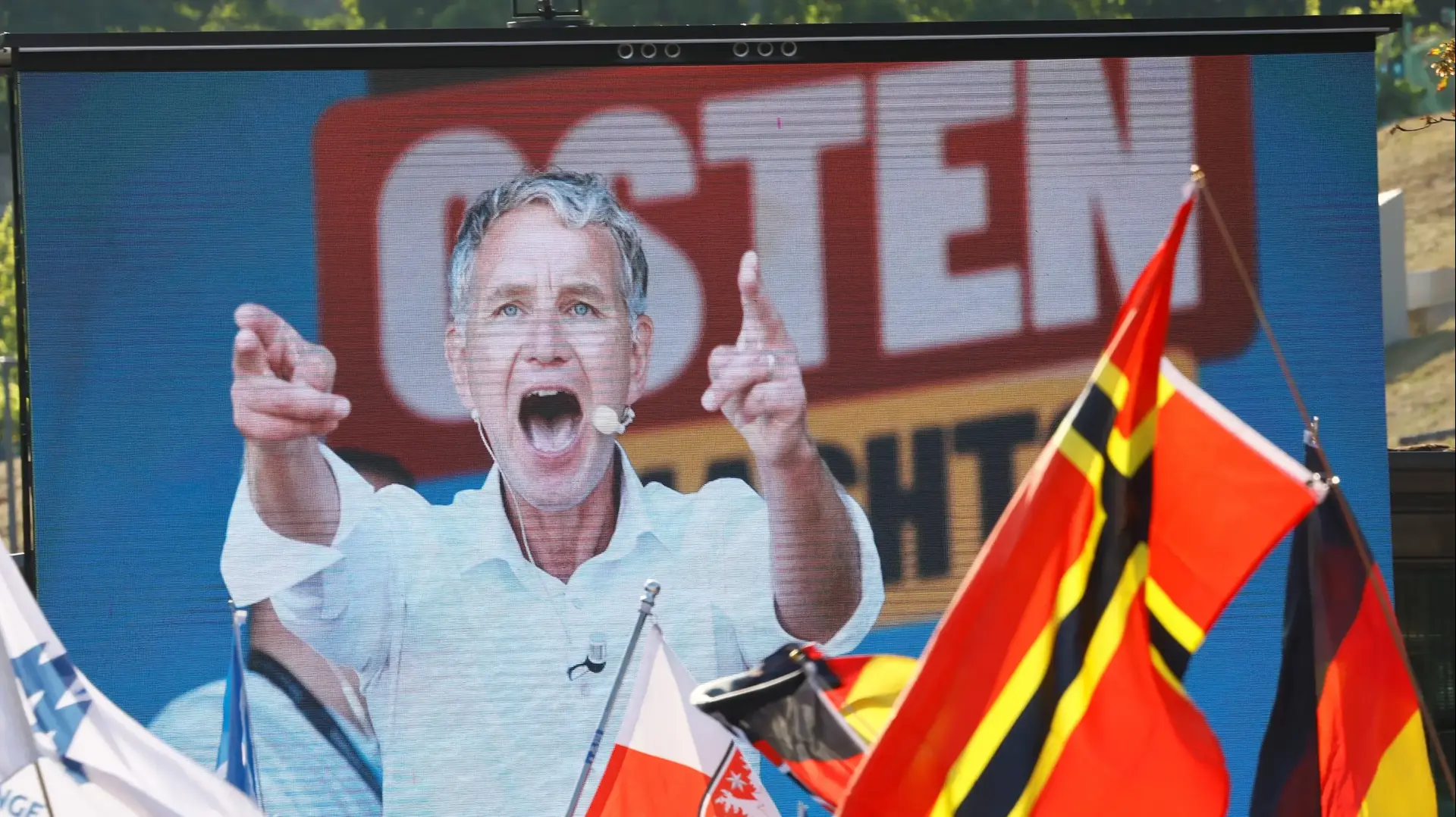 ביורן הוקה, מנהיג מפלגת "אלטרנטיבה לגרמניה" (AfD) במדינת תורינגיה, בעצרת בחירות בעיר ארפורט, גרמניה, 31 באוגוסט 2024