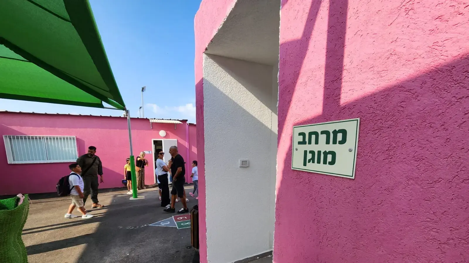 בי"ס יסודי מצפור כנרת (בתוך קרית חינוך כנרת. יש גם חטיבה עליונה במתחם) בי"ס יסודי מצפור כנרת (בתוך קרית חינוך כנרת. יש גם חטיבה עליונה במתחם)