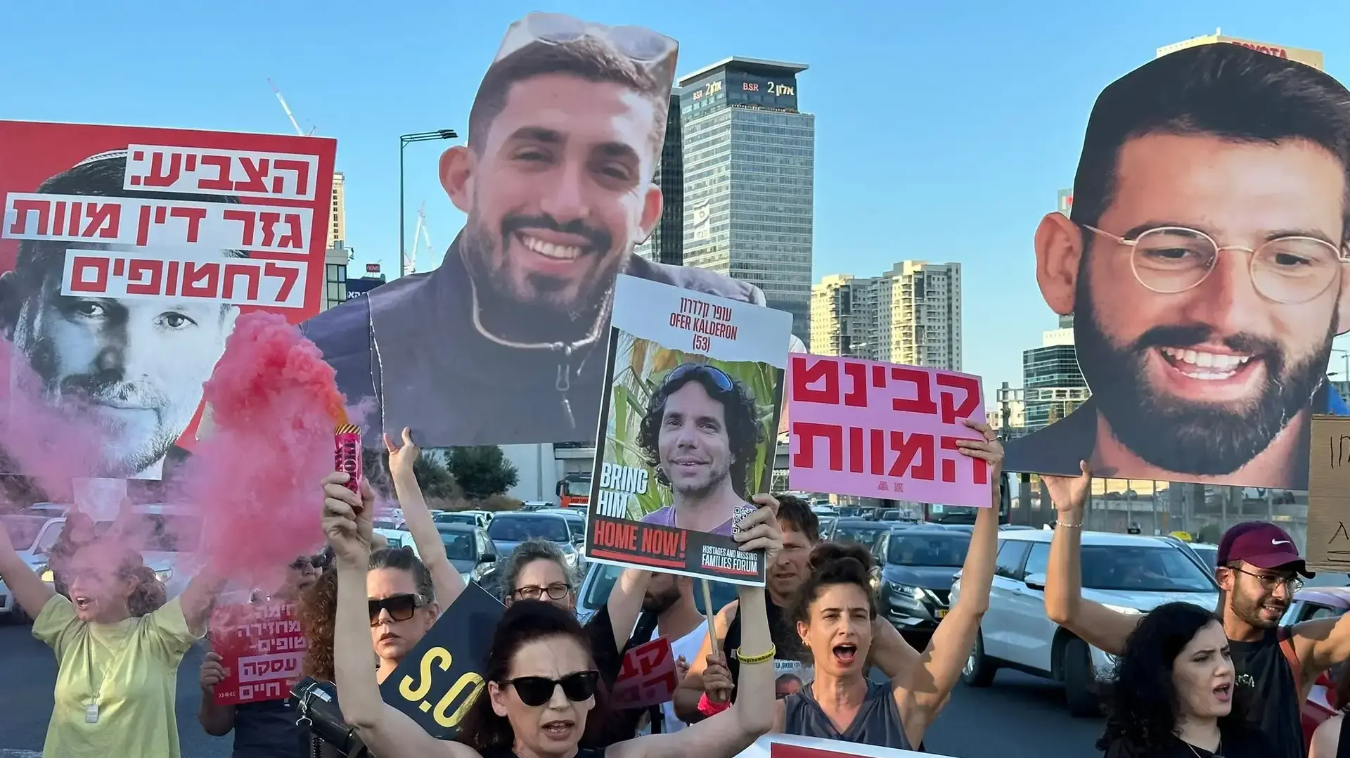 משפחות החטופים ומפגינים למען שחרור החטופים,תל אביב . 1 בספטמבר 2024 משפחות החטופים ומפגינים למען שחרור החטופים,תל אביב . 1 בספטמבר 2024