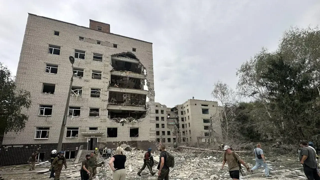 מבנה שנהרס במתקפת טילים רוסית על העיר פולטבה, אוקראינה, 3 בספטמבר 2024 מבנה שנהרס במתקפת טילים רוסית על העיר פולטבה, אוקראינה, 3 בספטמבר 2024